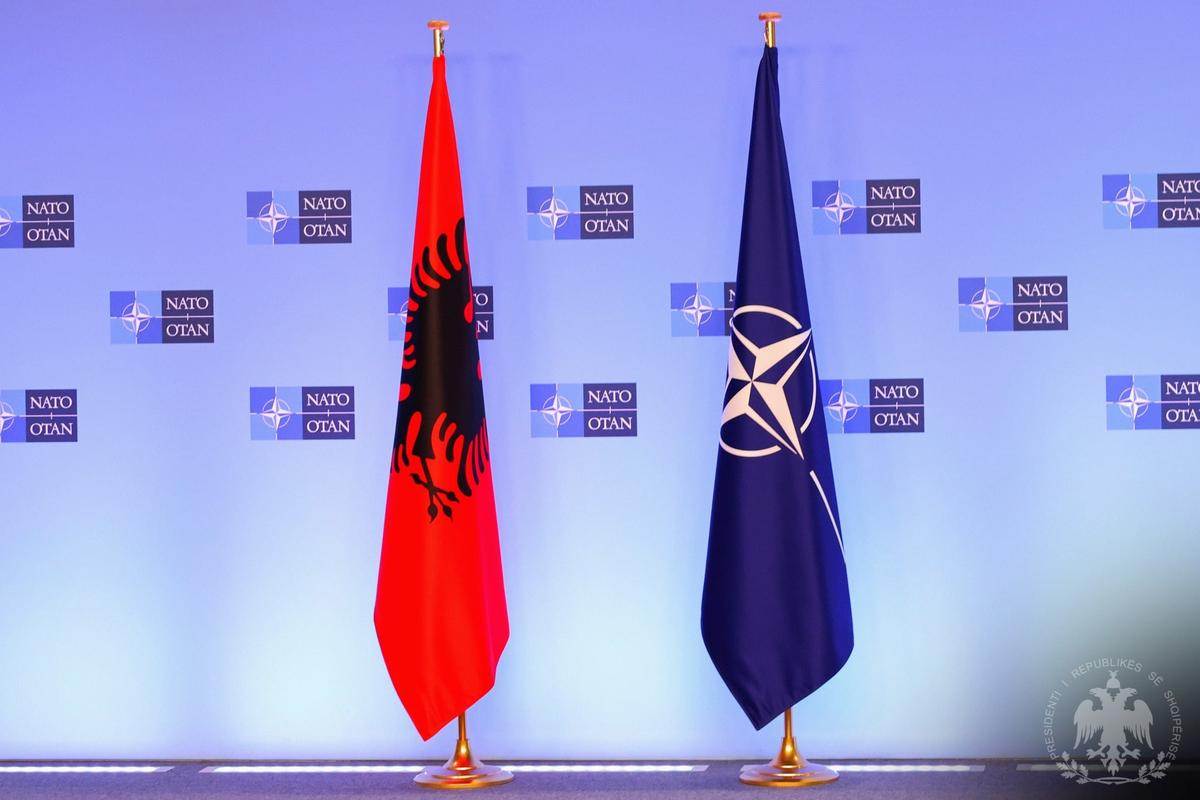 Image of Nato and Albanian Flag